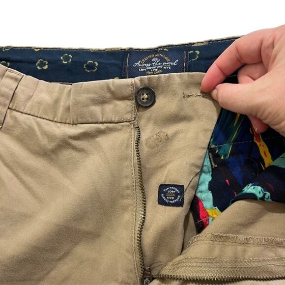 Across the Pond men's pants 32 tan khaki chinos soft 31.5 inseam - Picture 2 of 9
